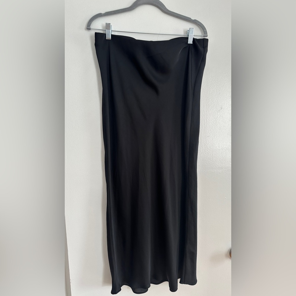 NWOT Classic MIDI skirt from Zara!
